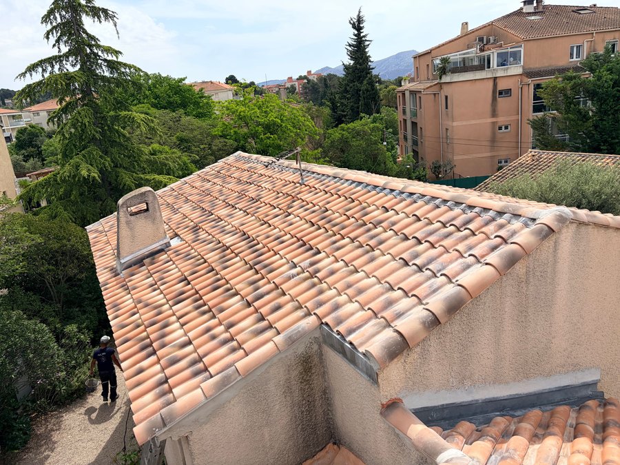 Toiture refaite vue de dessus à Marseille