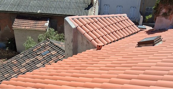 Toiture entièrement refaite à Marseille